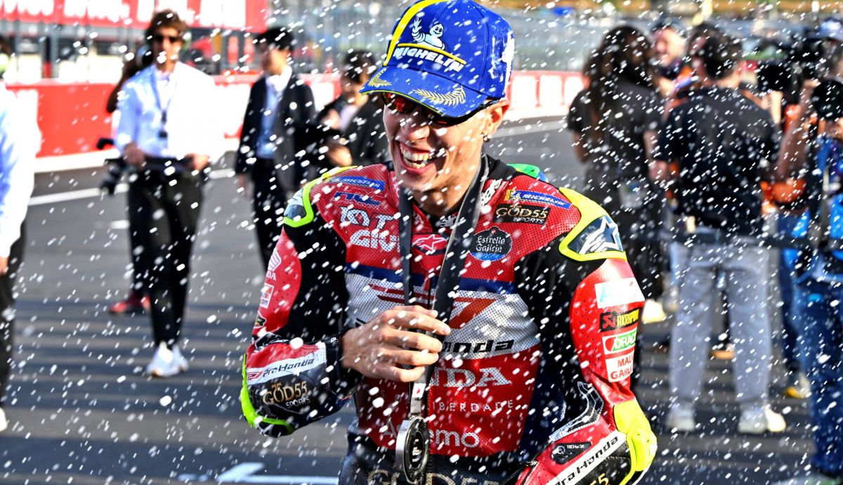 Diogo Moreira celebra su segundo puesto en el Sprint de Japón