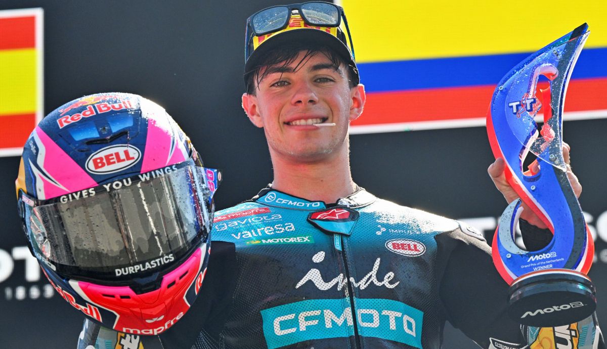 David Alonso festeja su victoria en Assen