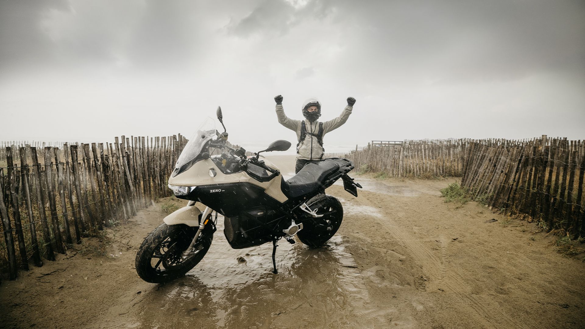 Una moto eléctrica bate un récord Guinness al recorrer 436,5 kilómetros sin recargar la batería