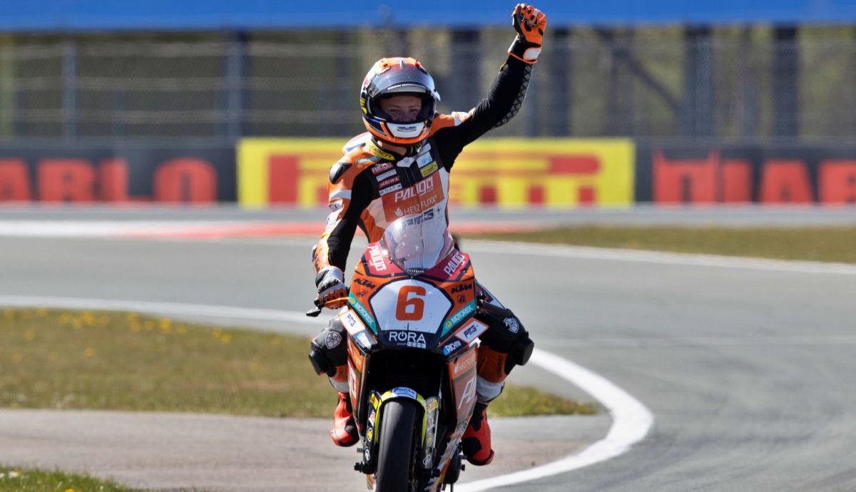 Jeffrey Buis llevó a KTM a lo más alto del podio en Supersport 300
