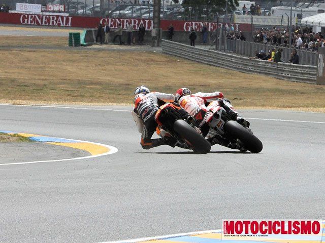Caída de Dani Pedrosa con Marco Simoncelli en el GP de Francia 2011