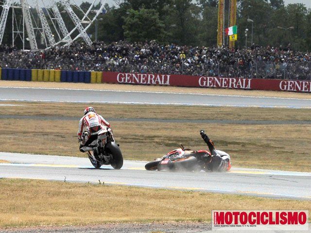 Caída de Dani Pedrosa con Marco Simoncelli en el GP de Francia 2011