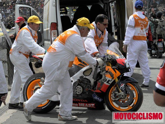 Caída de Dani Pedrosa con Marco Simoncelli en el GP de Francia 2011