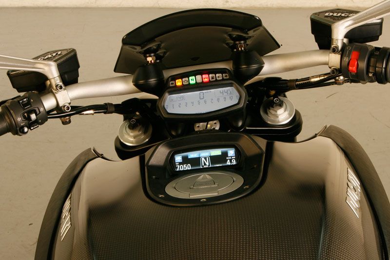 Cuadro de instrumentos de la Ducati Diavel Carbon