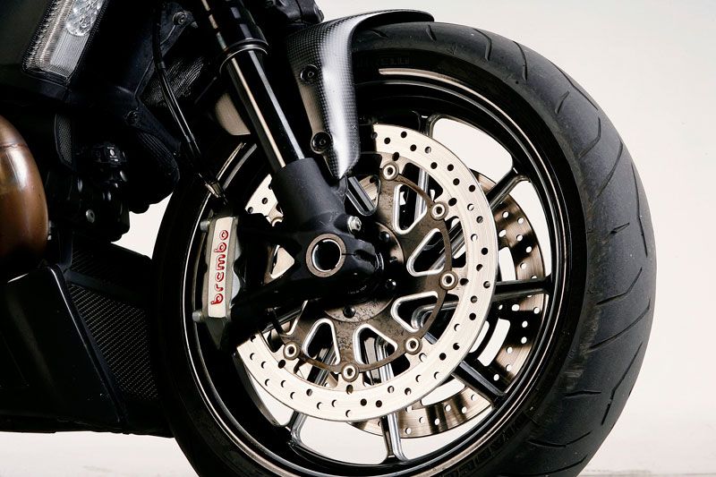 Freno delantero de la Ducati Diavel Carbon