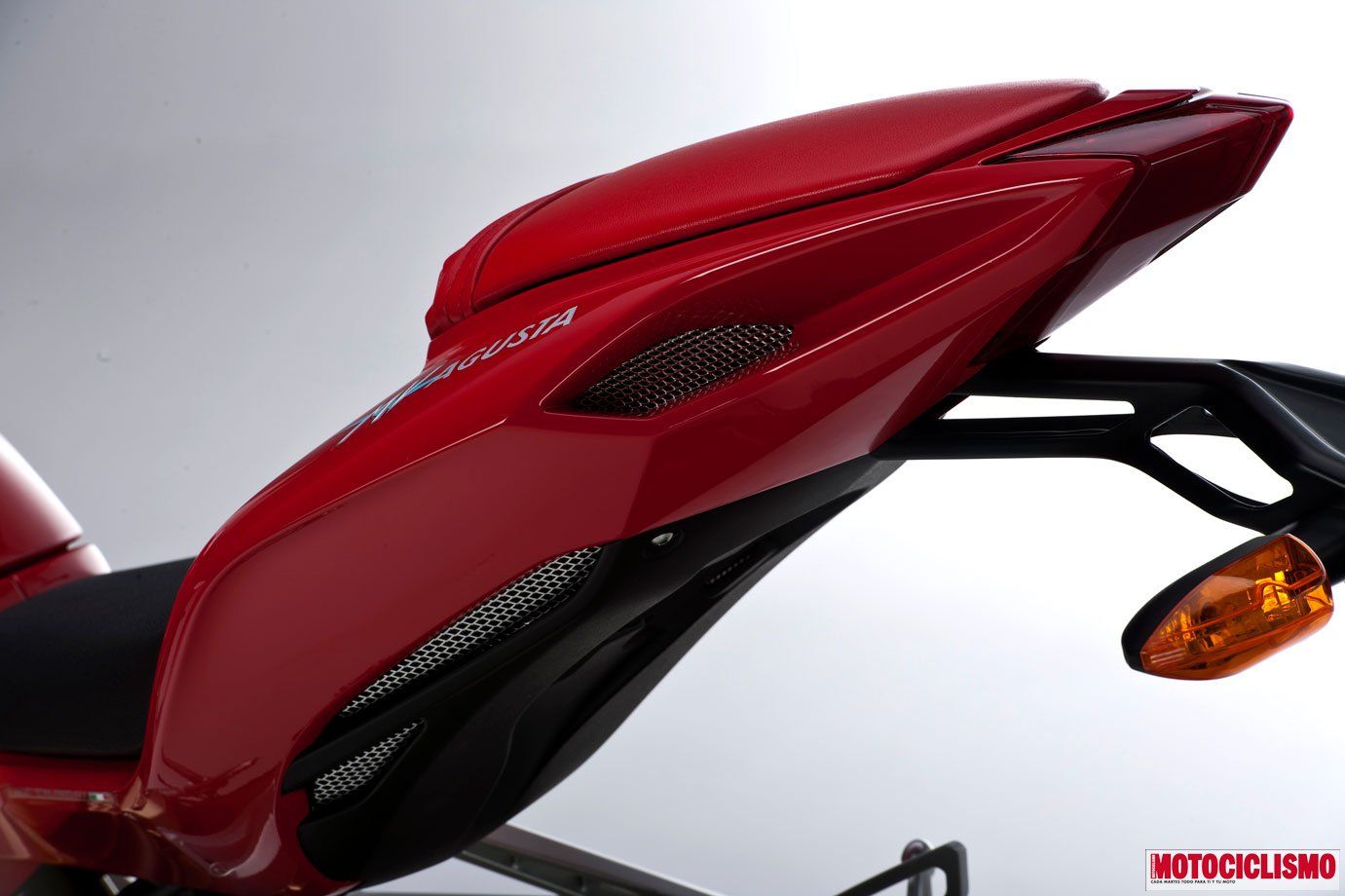 mv-agusta-f3-2011-11