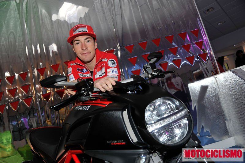 vrooom-nicky-hayden-ducati-fernando-alonso-3