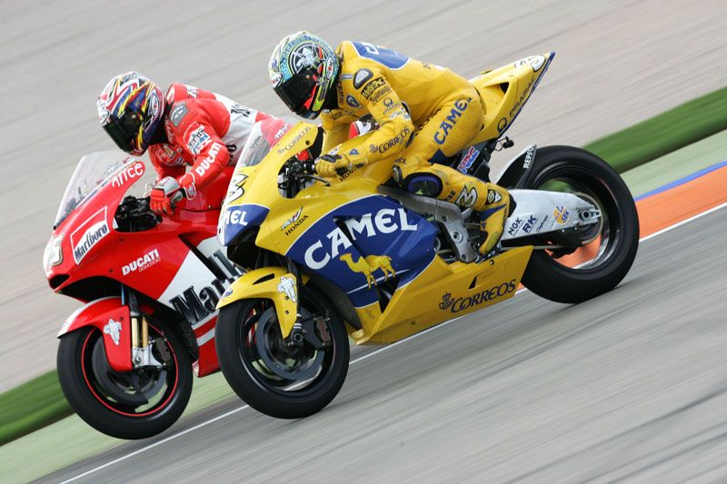 Duelo en MotoGP con Max Biaggi