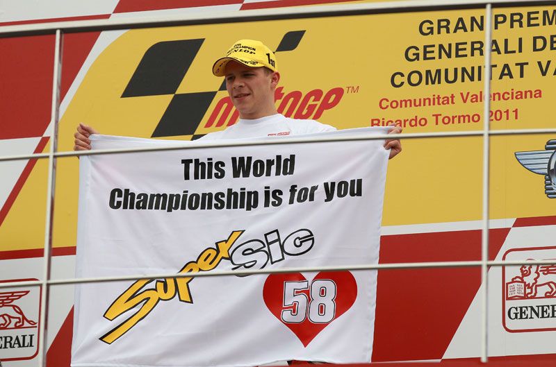 Título dedicado a Simoncelli
