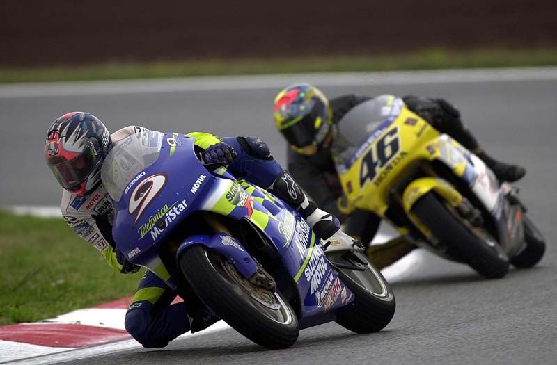 Aoki y Rossi 2000