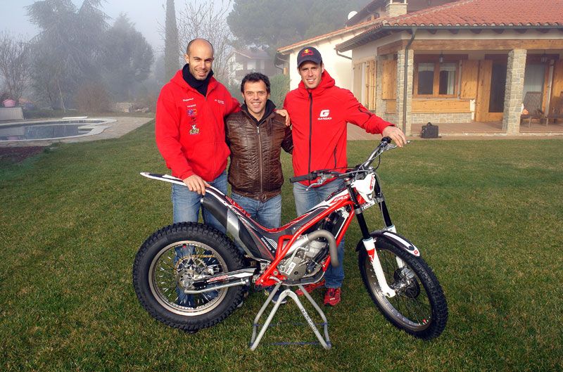 Santi Navarro, Loris Capirossi y Adam Raga