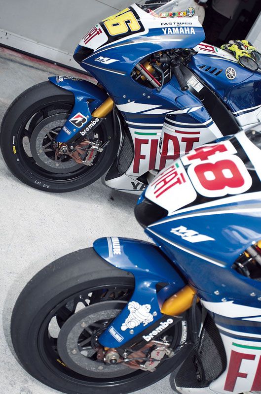 2008. Lorenzo corrió con Michelin y Rossi con Bridgestone