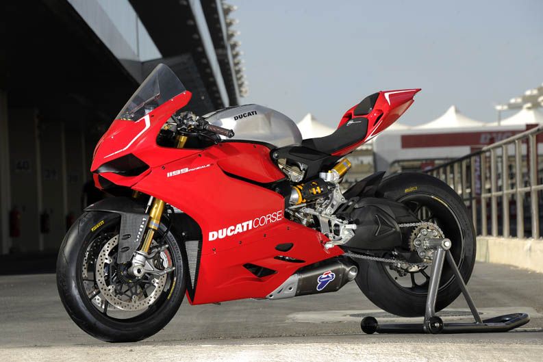 Ducati 1199 Panigale con Óscar Pena y Troy Bayliss