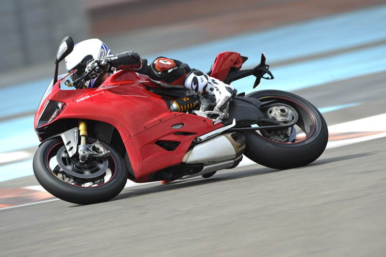 Ducati 1199 Panigale con Óscar Pena y Troy Bayliss