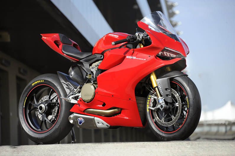 Ducati 1199 Panigale con Óscar Pena y Troy Bayliss