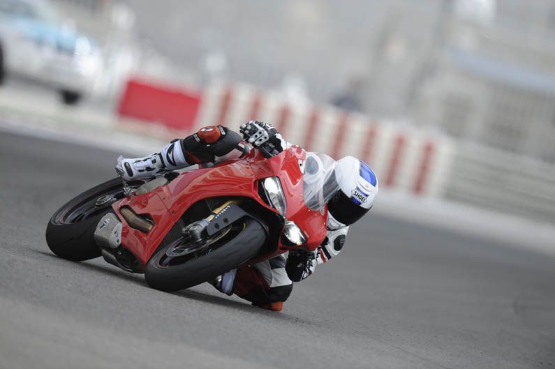 Ducati 1199 Panigale con Óscar Pena y Troy Bayliss