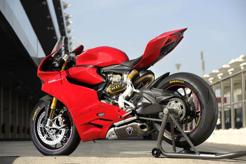 Ducati 1199 Panigale con Óscar Pena y Troy Bayliss
