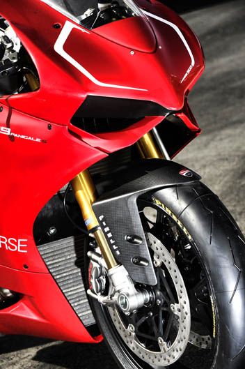 Ducati 1199 Panigale con Óscar Pena y Troy Bayliss