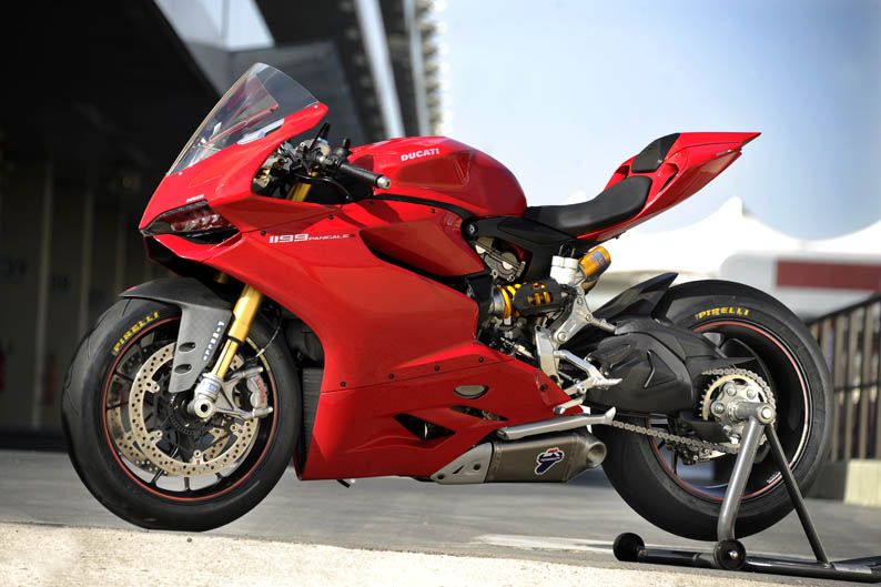 Ducati 1199 Panigale con Óscar Pena y Troy Bayliss