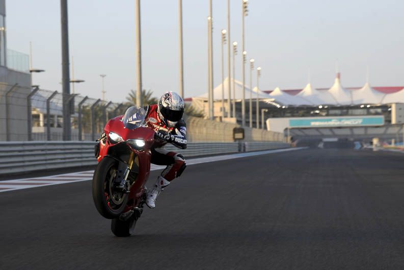 Ducati 1199 Panigale con Óscar Pena y Troy Bayliss