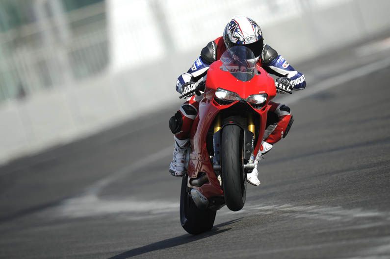 Ducati 1199 Panigale con Óscar Pena y Troy Bayliss