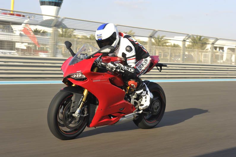 Ducati 1199 Panigale con Óscar Pena y Troy Bayliss