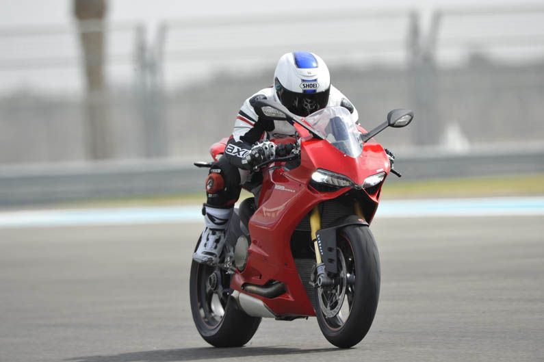Ducati 1199 Panigale con Óscar Pena y Troy Bayliss