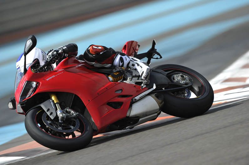 Ducati 1199 Panigale con Óscar Pena y Troy Bayliss