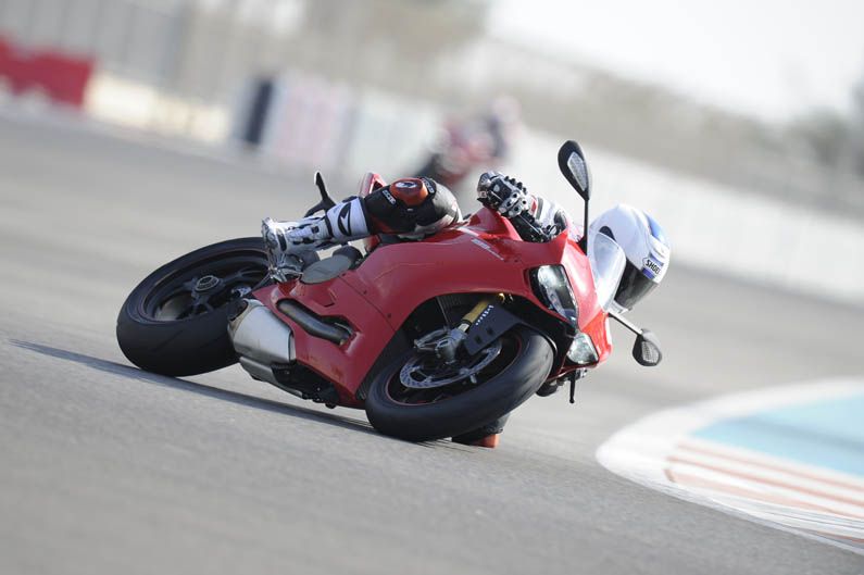 Ducati 1199 Panigale con Óscar Pena y Troy Bayliss