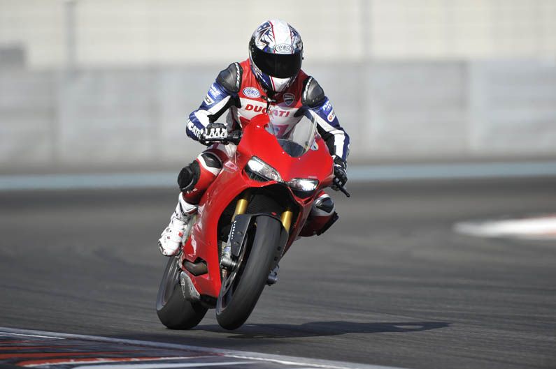 Ducati 1199 Panigale con Óscar Pena y Troy Bayliss