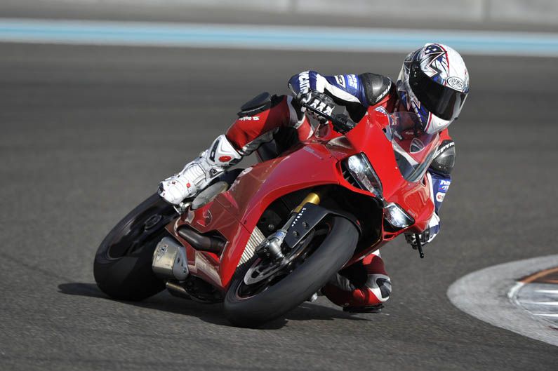 Ducati 1199 Panigale con Óscar Pena y Troy Bayliss