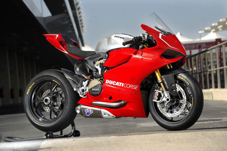 Ducati 1199 Panigale con Óscar Pena y Troy Bayliss