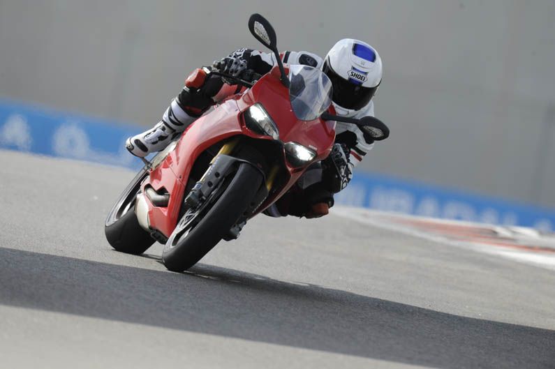 Ducati 1199 Panigale con Óscar Pena y Troy Bayliss