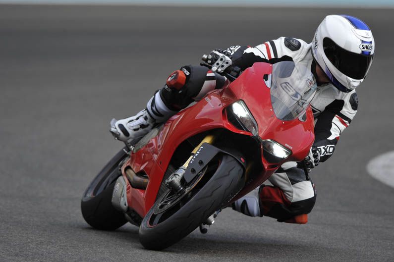 Ducati 1199 Panigale con Óscar Pena y Troy Bayliss