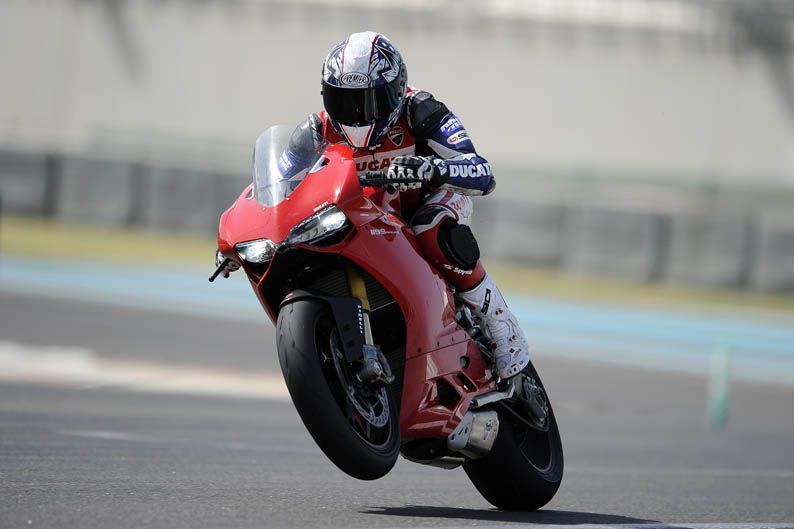 Ducati 1199 Panigale con Óscar Pena y Troy Bayliss