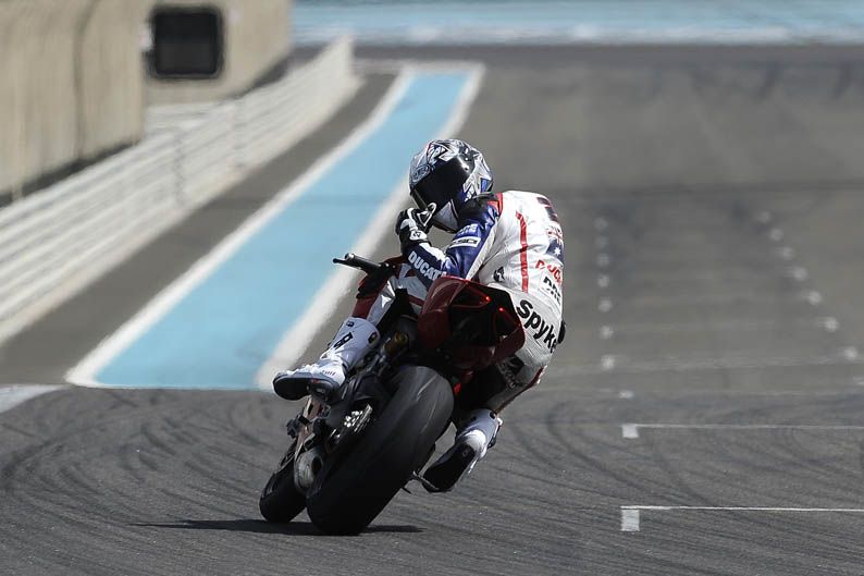 Ducati 1199 Panigale con Óscar Pena y Troy Bayliss
