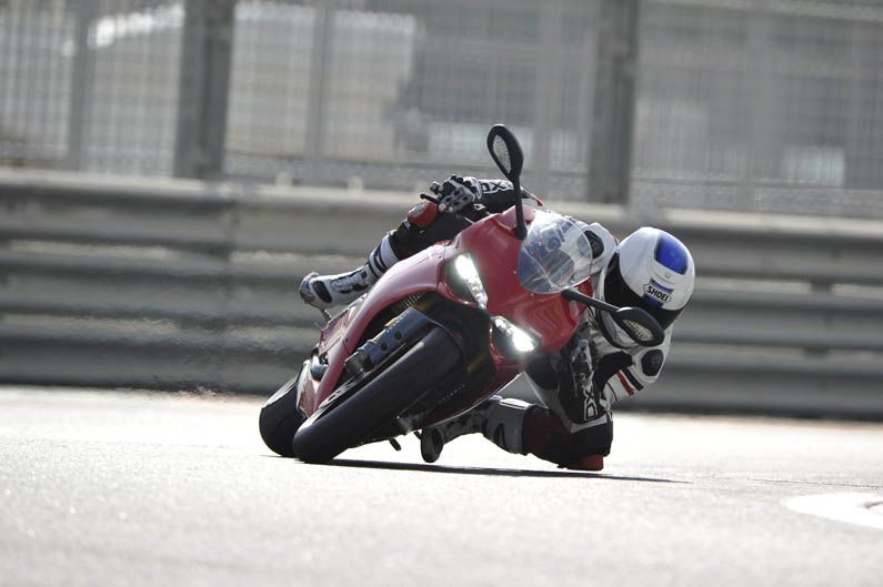 Ducati 1199 Panigale con Óscar Pena y Troy Bayliss