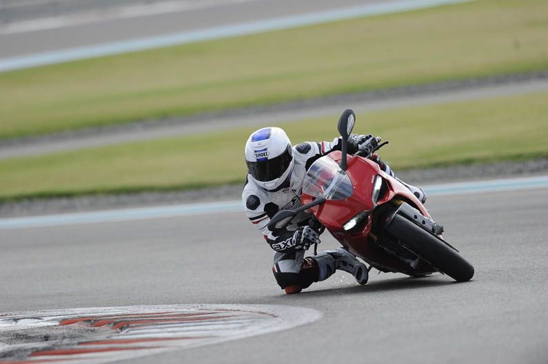 Ducati 1199 Panigale con Óscar Pena y Troy Bayliss