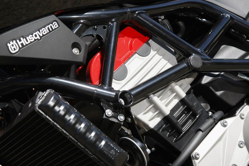 supermotard-prueba-husqvarna-ducati-aprilia-060312 (7)