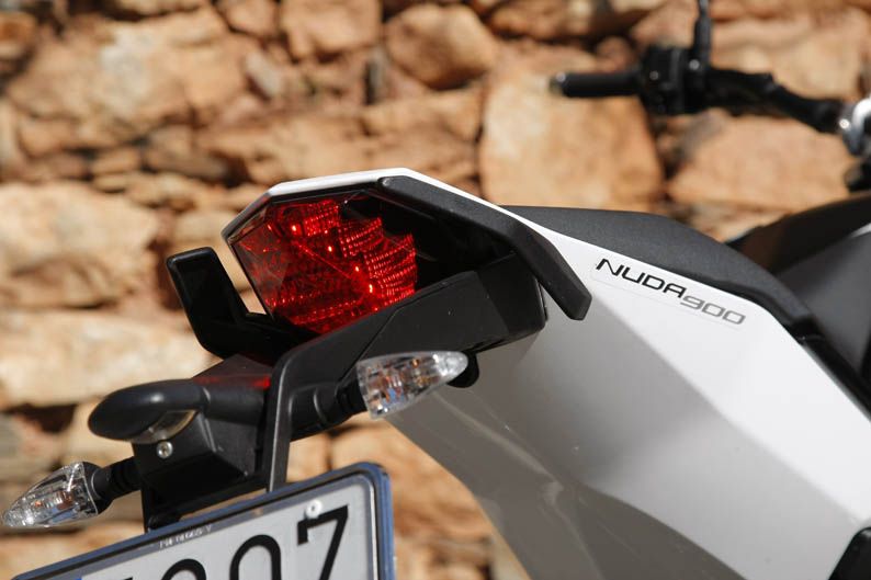 supermotard-prueba-husqvarna-ducati-aprilia-060312 (5)