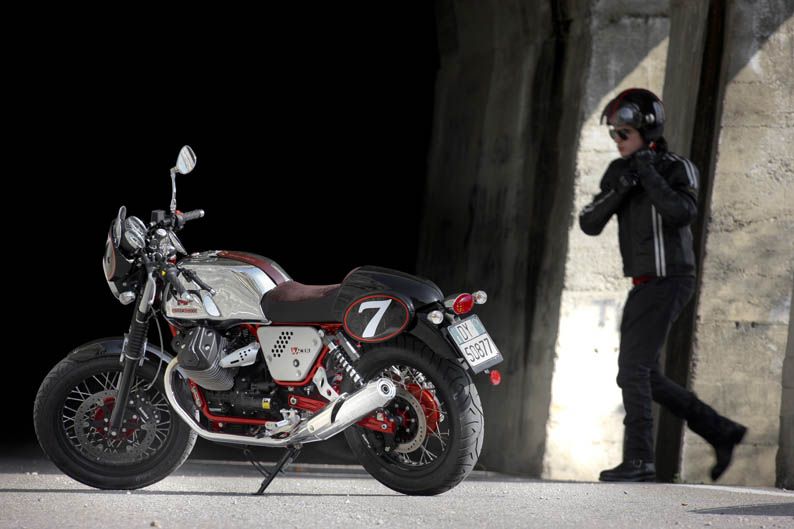 Moto Guzzi V7 Racer