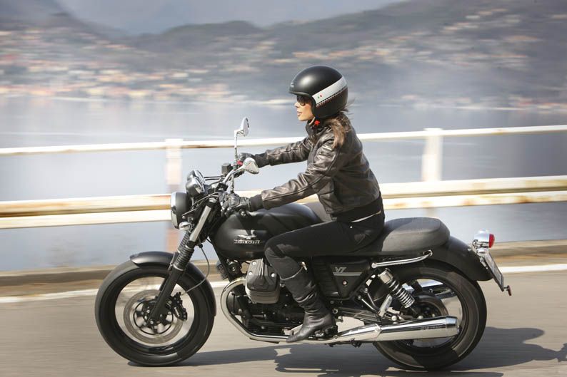 Moto Guzzi V7 Stone 2012