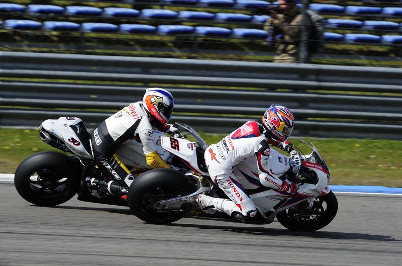 Rea y Guintoli. Mundial SBK Assen 2012.
