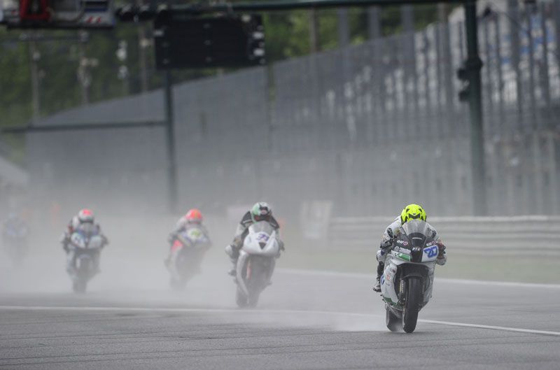 La lluvia empañó la prueba del Mundial de SBK en Monza