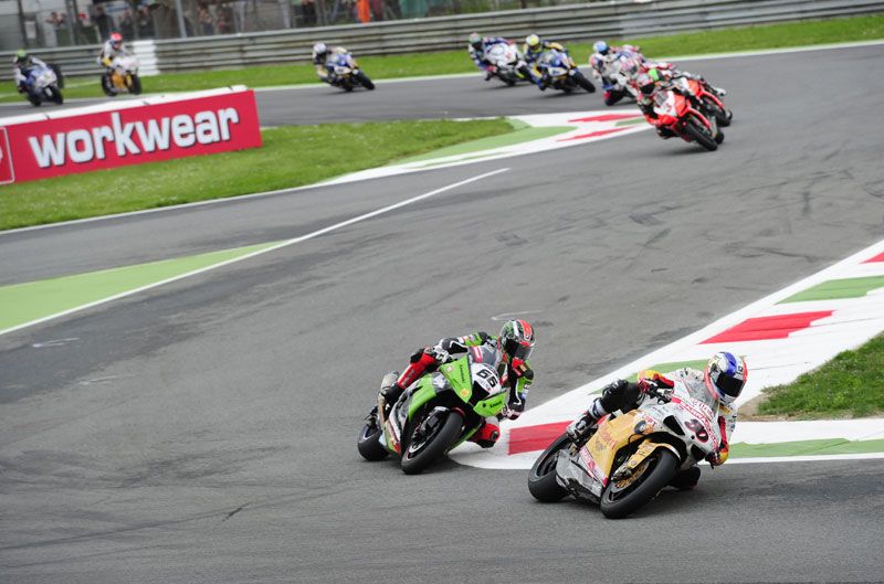Guintoli y Sykes. Mundial SBK Monza 2012