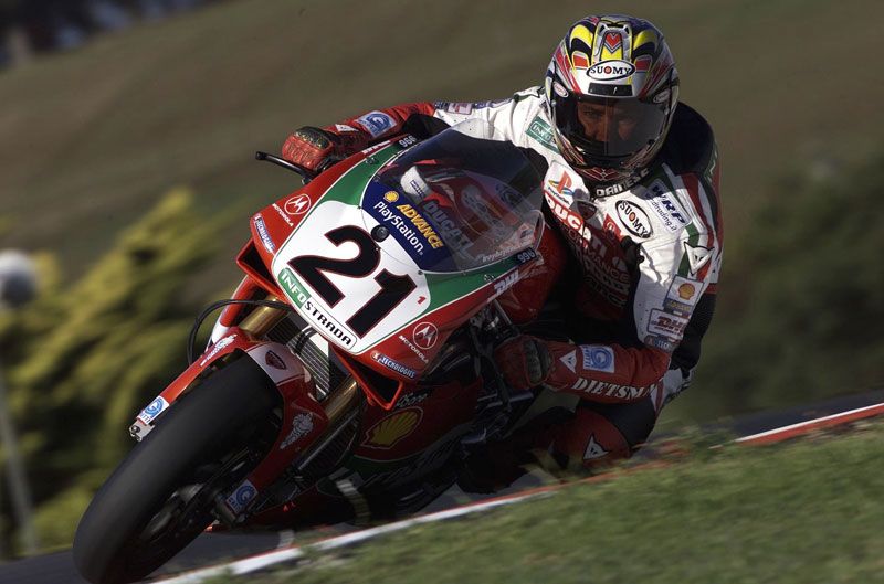 Motores Ducati. Pilotos: T. Bayliss