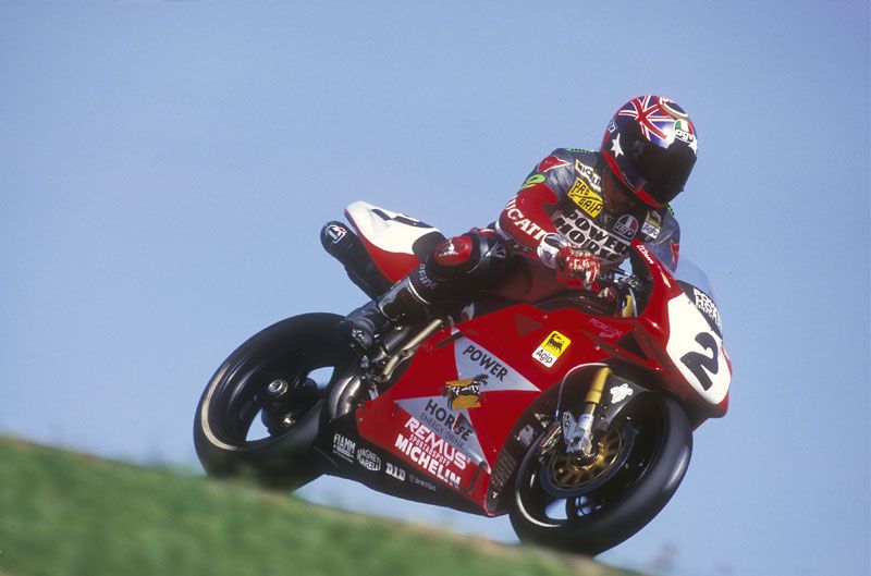 Motores Ducati. Pilotos: T. Corser