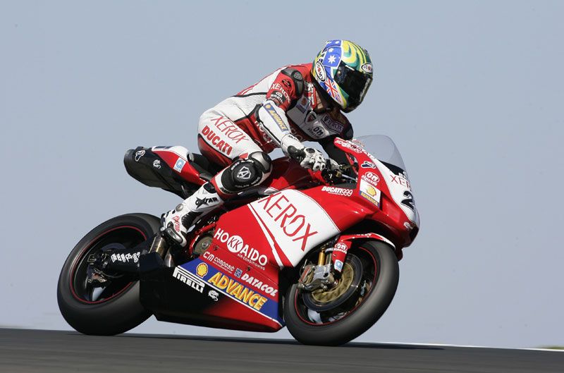 Motores Ducati. Pilotos: T. Bayliss