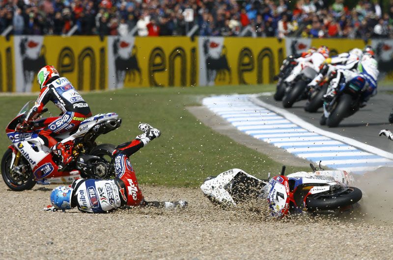 Caída Checa. Mundial SBK Donington 2012