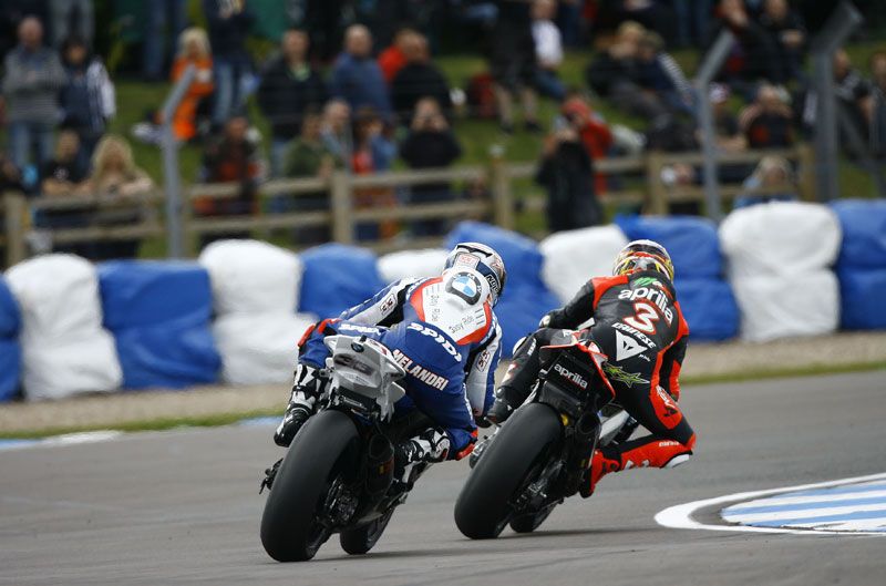 Biaggi y Melandri. Mundial SBK Donington 2012
